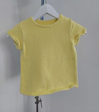 Pull manches courtes au crochet grosses mailles jaune pastel 6 ans