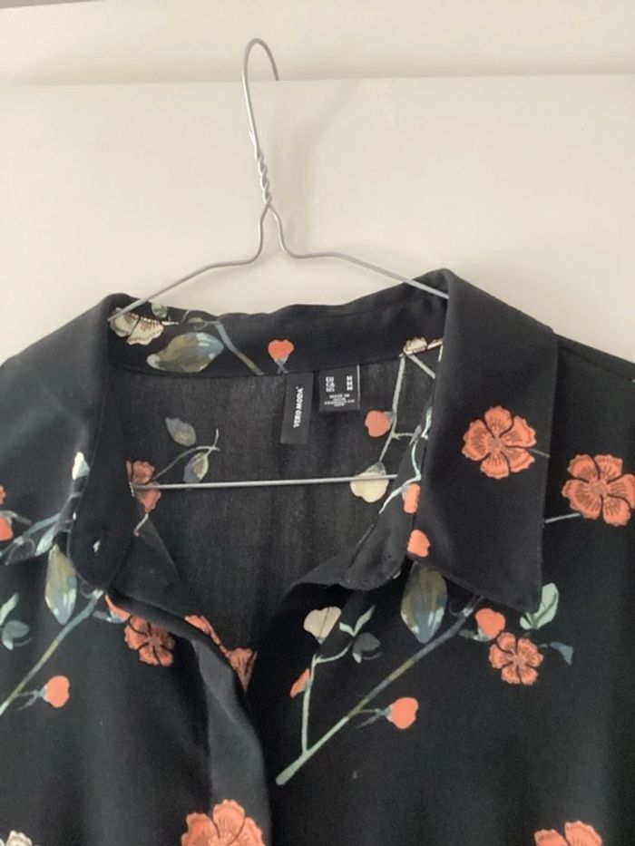 Mooi zwart kleedje met bloemen motief - photo numéro 3