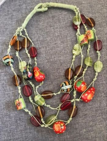 Collier ethnique couleur vert et marron bon état