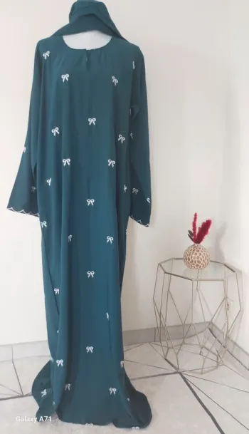 Robe Dubai avec motifs neuve