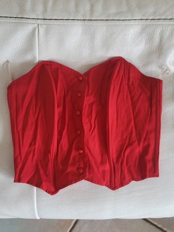 Superbe bustier rouge.