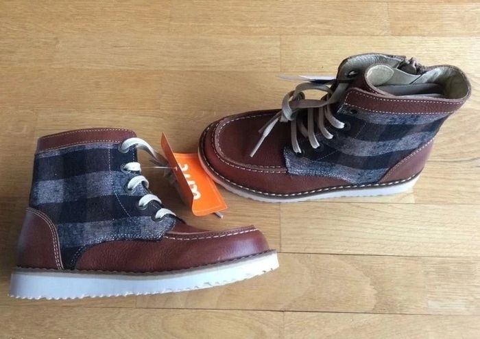 Boots Neuves étiquetées T30 - V92B - photo numéro 2