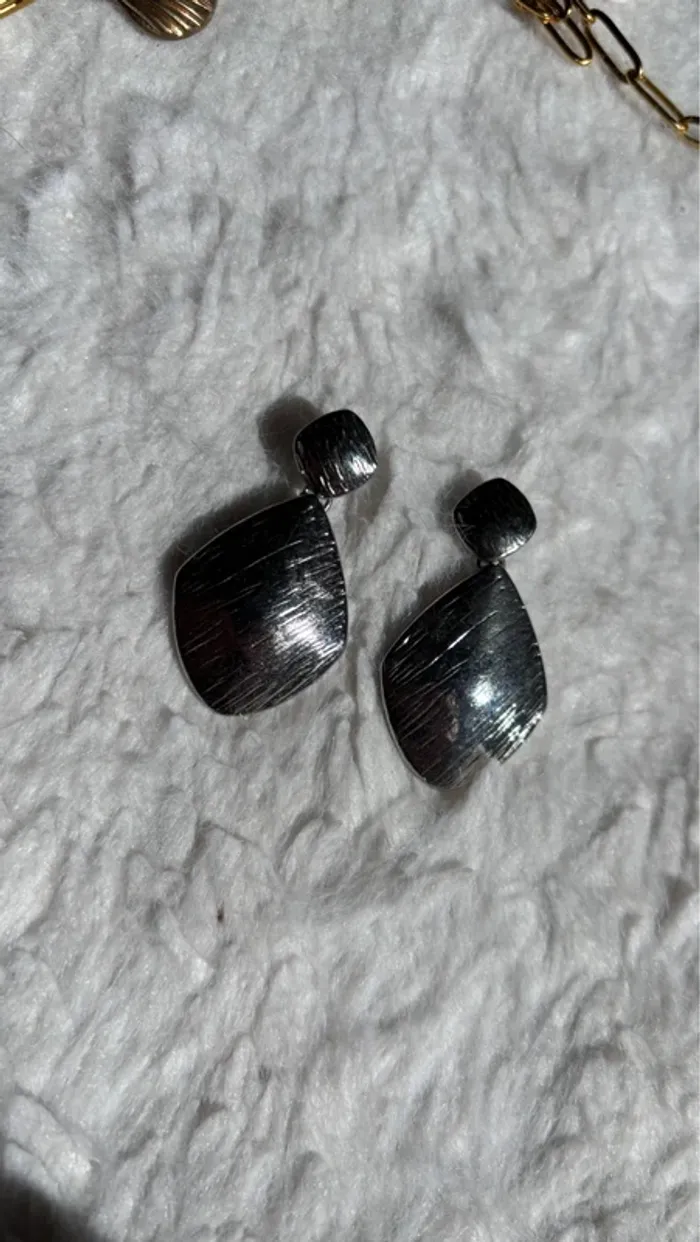 Boucles d’oreilles pendantes, argentée