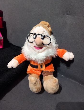 Peluche Disney Le nain prof (blanche neige)