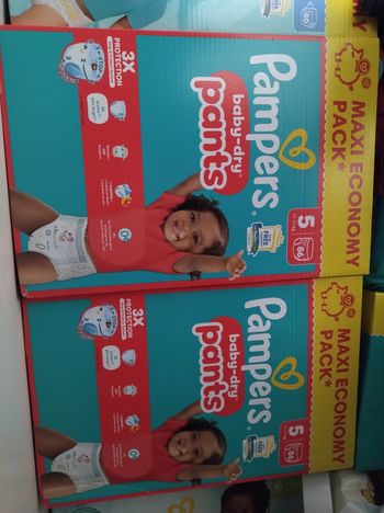 Lot de 172 couches culottes Pampers baby dry pants taille 5