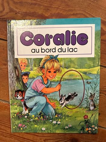 Livre ancien vintage Coralie au bord du lac nature forêt éditions Hemma