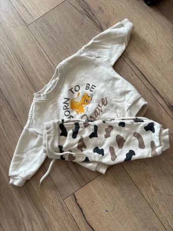 Ensemble jogging Simba