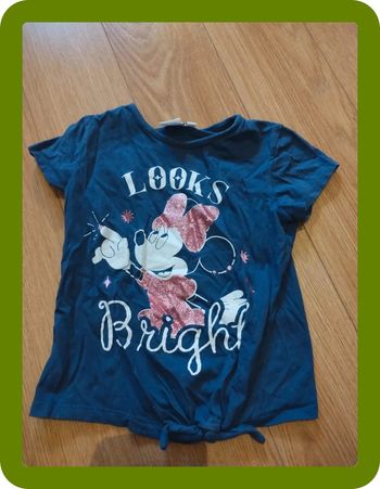 Tee-shirt Minnie taille 8 ans mais taille très petit en très bon état