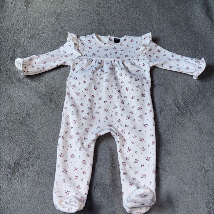 Pyjama à fleur bébé