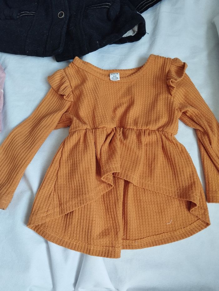 Lot vêtements automne hiver 18 moisLot bébé automne / hiver 18 mois

Comprend :

* 1 pyjama 
* 1 blouson hiver
* 1 paire de collants 
* 1 tunique 

Différentes marques ( Shein, Orchestra ....)

Maison non fumeur 

5€
#bébé #lot #vêtementsLot bébé aut - photo numéro 2
