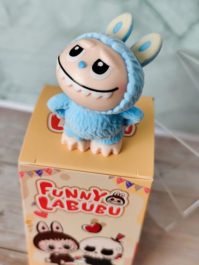 grosse figurine labubu fluffy bleu - photo numéro 4