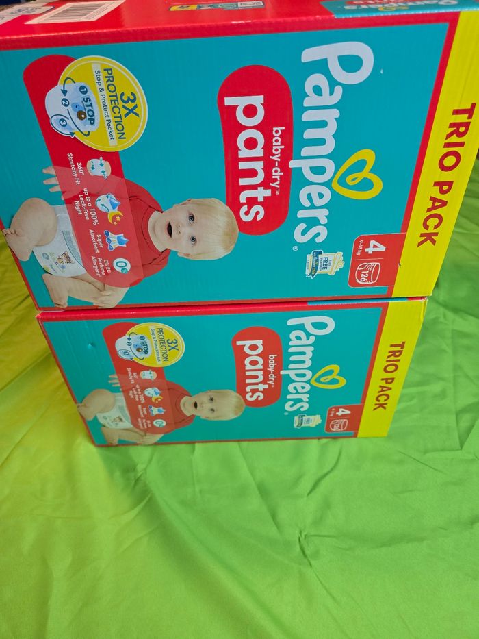 Lot 2 cartons pampers couches pants taille 4 9_15kg 126x2 = 252pantsLot 2 cartons pampers couches pants taille 4 9_15kg 126x2 = 252pants - photo numéro 2