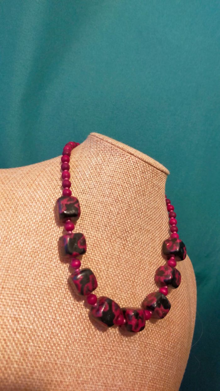 Collier vintage perles rouges & perles carrées noires à motifs rouges – Collection Terres d’Ailleurs - photo numéro 8