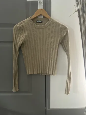 Petit pull court moulant