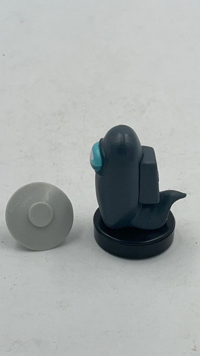 Figurine Among Us + accessoire Tomy - photo numéro 4