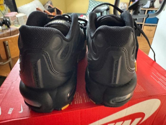 Nike Air Max Plus Drift PSG Édition Limitée – Noir/Or – Taille 40.5 - photo numéro 5