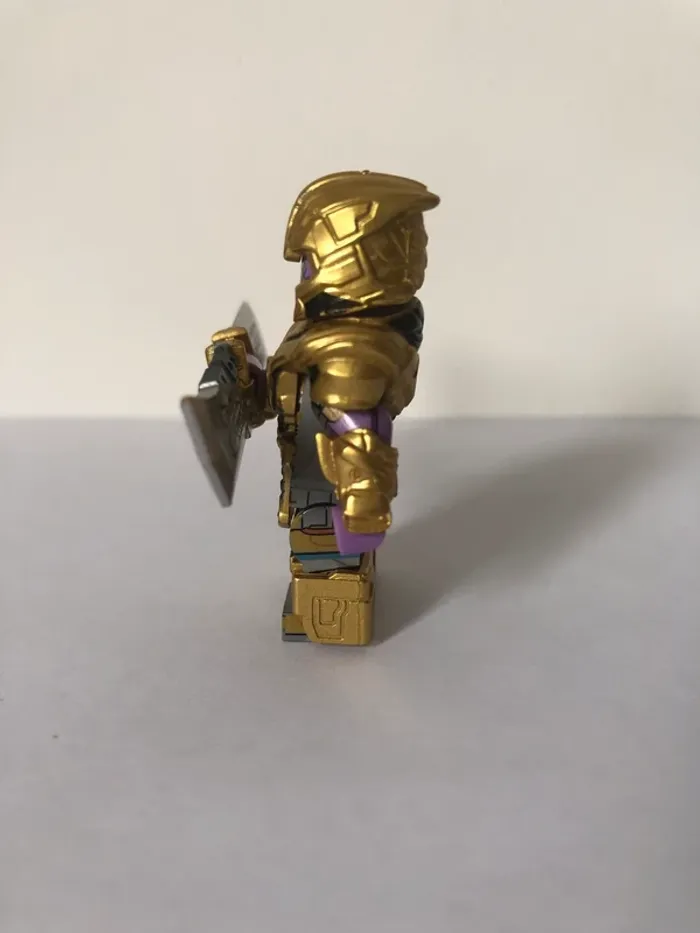Figurine type lego Thanos. Marvel - photo numéro 3