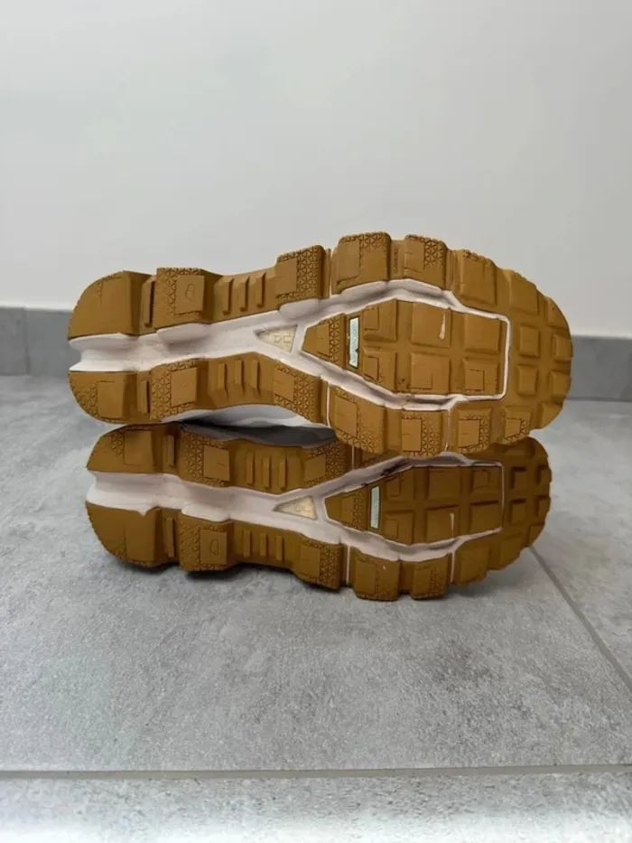 Baskets On RUnning Cloudventure Ice Glacier taille 40 - photo numéro 5