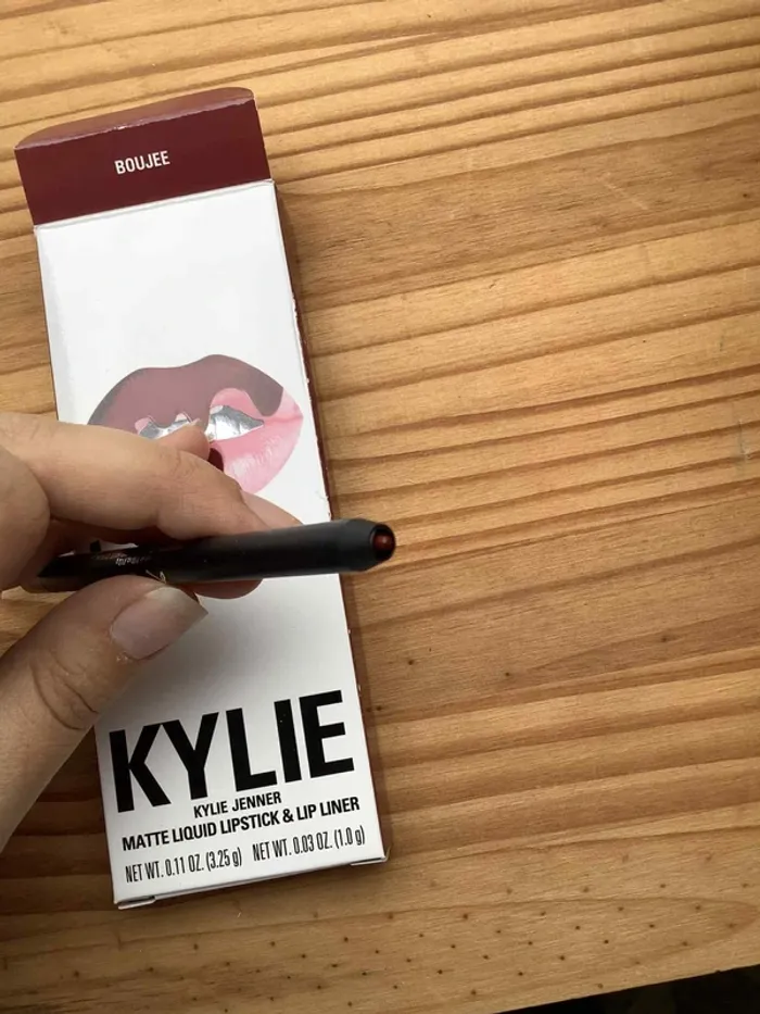 Kylie cosmetics rouge à levre liquide mat + crayon Teinte: Boujee NEUF avec laboite - photo numéro 3