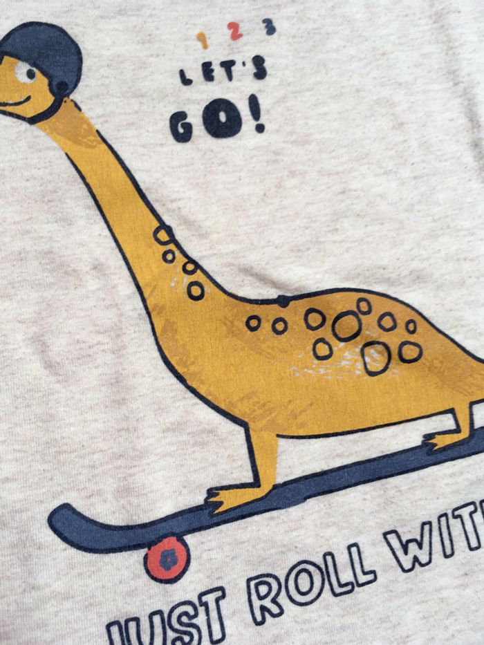 T-shirt manche longue garçon 9/12mois beige et bleu avec dinosaure  Primark - photo numéro 2