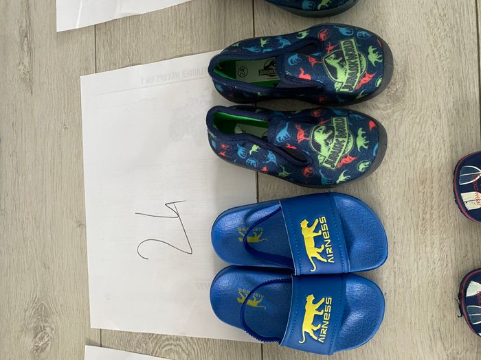 Lot de 10 x chaussures et 20 x chaussettes garçon (pointures 23 au 26) - photo numéro 3