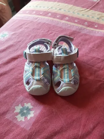Chaussures été sandales fille pointure 22 quasi neuve