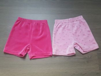 Lot de 2 shorts taille 80 / 12 mois