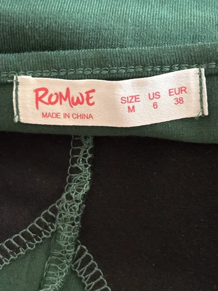 Top court vert sapin à dentelle noire – effet lingerie croisé cou – Romwe M/38 - photo numéro 7