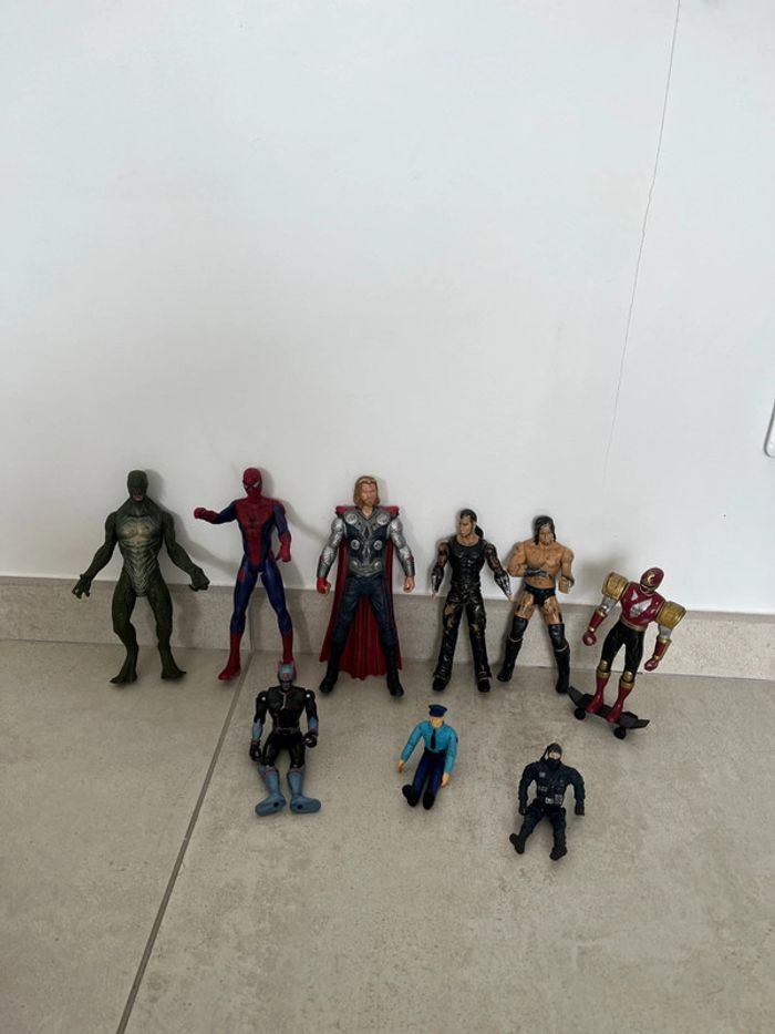 Lot différentes figurines