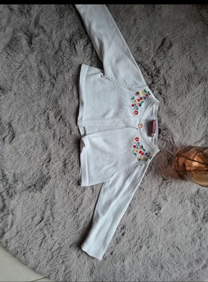 Gilet blanc 6 mois - photo numéro 2