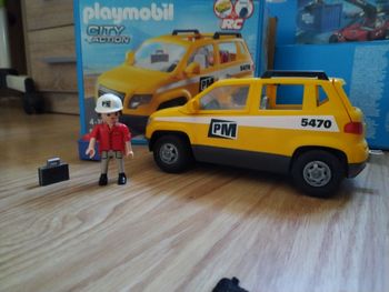 Voiture de chantier avec martela pick-up en supplément