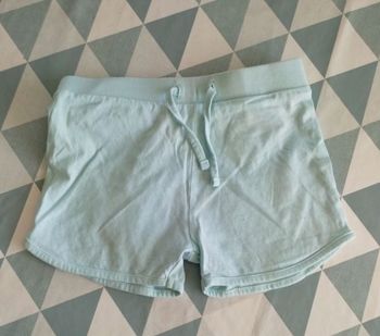 Short fille