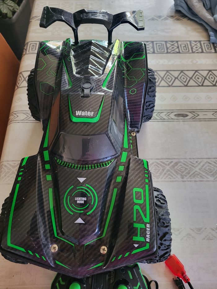 Voiture télécommandé - photo numéro 3