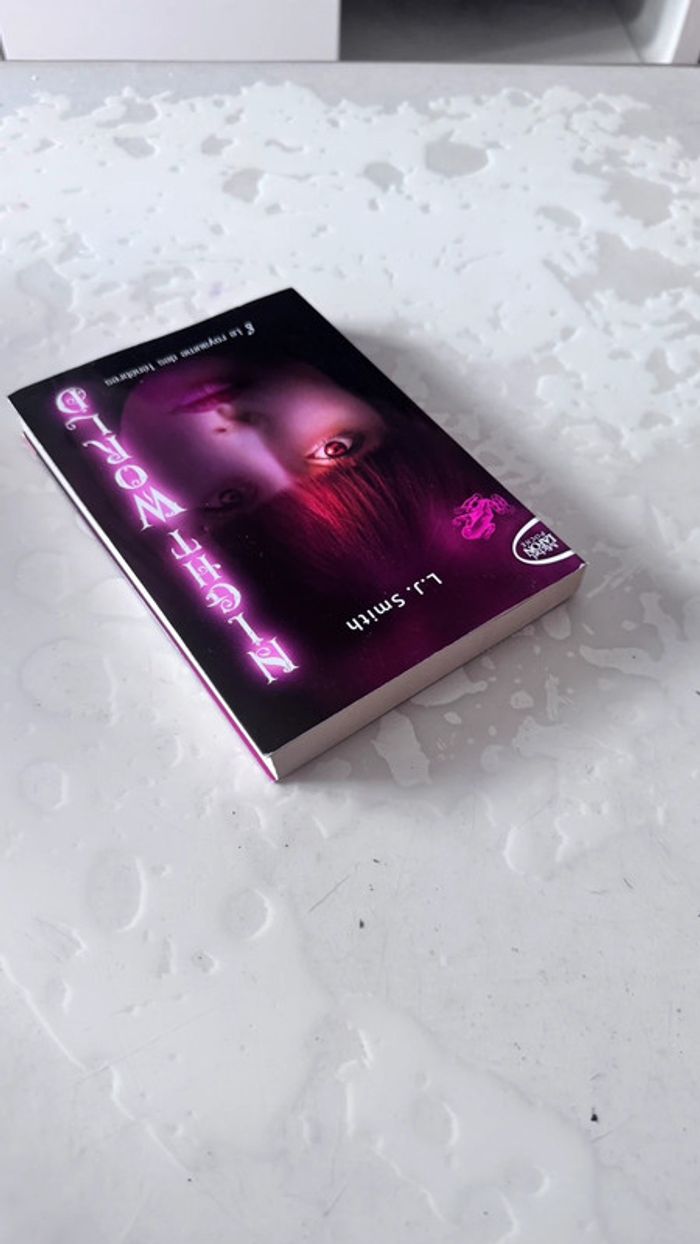 Livre Night World Tome 8 - Le royaume des Ténèbres - L.J. Smith - Très bon état - photo numéro 3