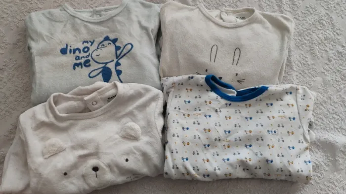 Lot de 4 pyjamas en 36 mois diverses marques