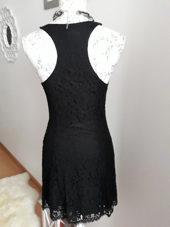 🥀 Magnifique robe neuve dentelle H&M taille 36 - photo numéro 2