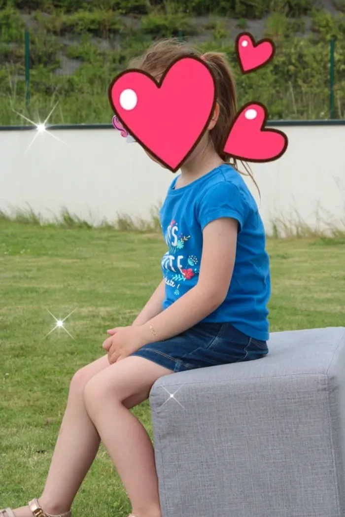 Lot de 2 t-shirts+ une jupe taille 5 ans. - photo numéro 12