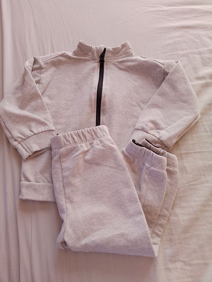 Ensemble jogging Decathlon 24 mois - photo numéro 2