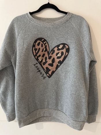 Sweat gris cœur léopard SHEIN – Taille M