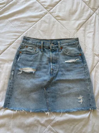 Jupe en jean Levi's premium coton bleu clair destroy court mini W26 S/36 taille haute
