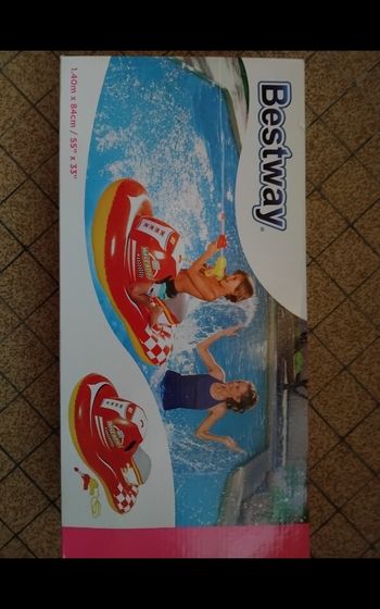 Scooter gonflable pour piscine