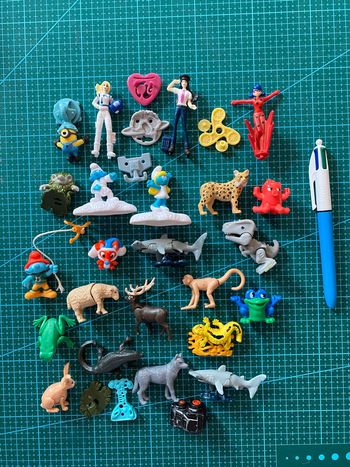 Lot Figurines Kinder - Barbie Schtroumpf Minions Frozen Miraculous