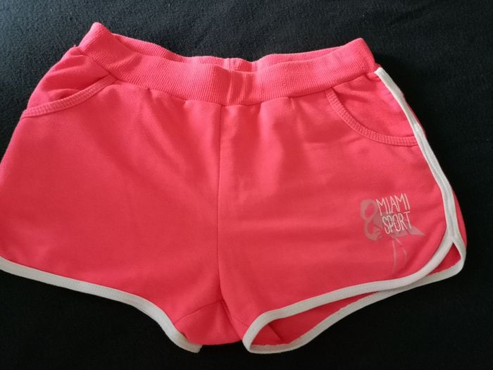 Short fille