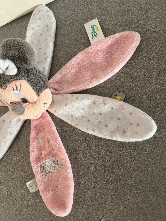 Doudou Minnie pétales rose blanc gris étoiles mouton DISNEY - photo numéro 4