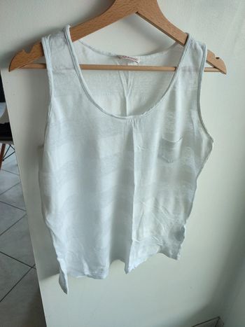 Débardeur blanc de chez Camaïeu T3 un peu transparent