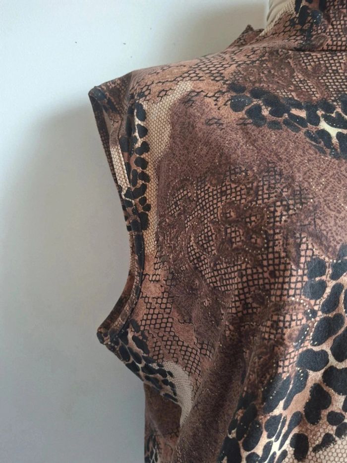 Blouse, élégante et sexy - imprimé léopard neuf, taille 50/52 - photo numéro 2