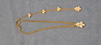 Collier de dos fantaisie chaîne dorée et fleurs en brillants