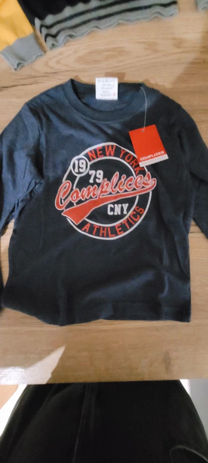 Tee shirt neuf 4 ans