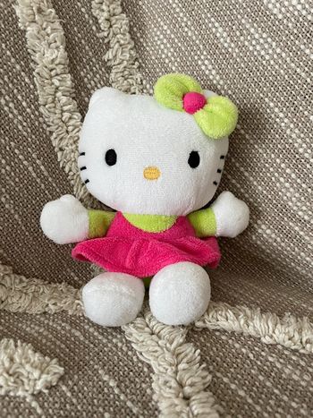 Peluche doudou 16cm hello kitty chat blanc rose et vert très bon état