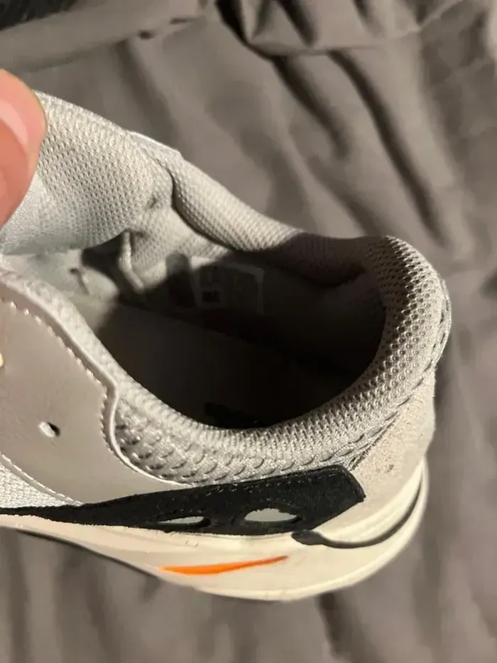 Basket Adidas yessy boost 700 authentique édition limitée rare - photo numéro 4